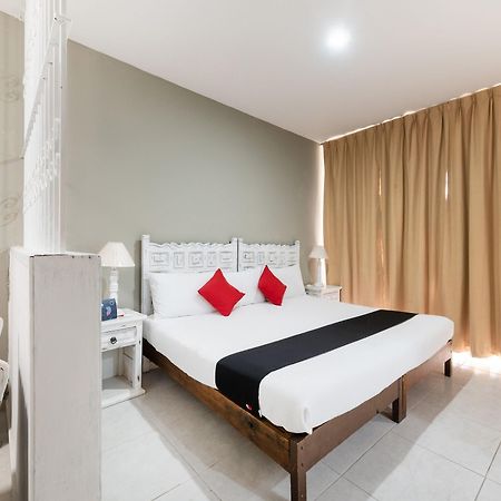 Suites Internacional Zapopan Buitenkant foto