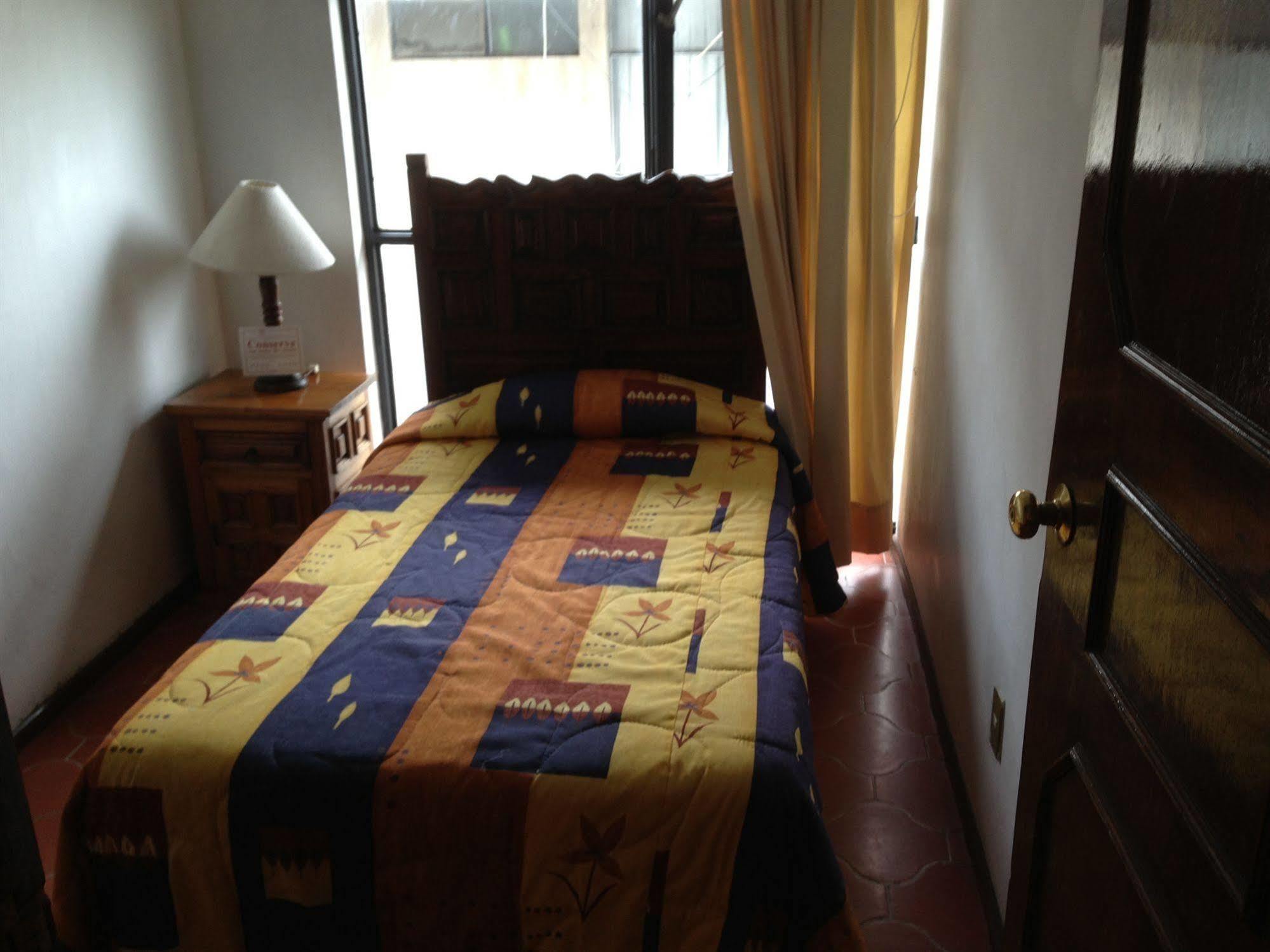 Suites Internacional Zapopan Buitenkant foto